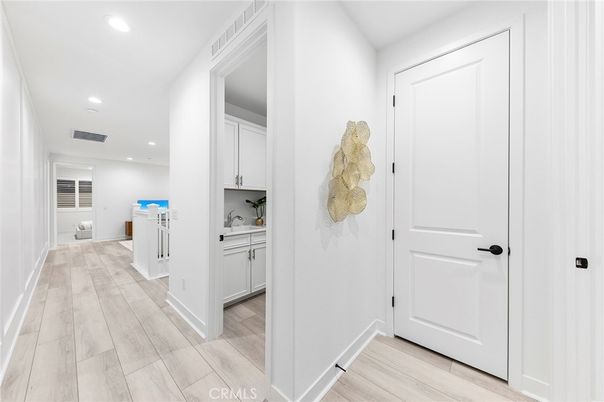 Interior, Recessed Lighting, Wood Texture Flooring