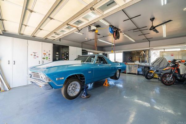 Garage, Interior