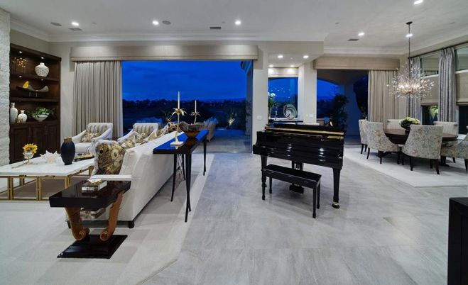 Chandelier, Dining room, Interior, Living room, Piano, Recessed Lighting