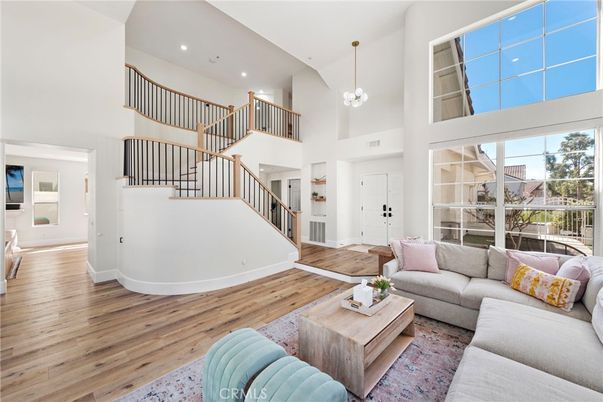 Interior, Living room, Pendant Lights, Recessed Lighting, Wood Texture Flooring