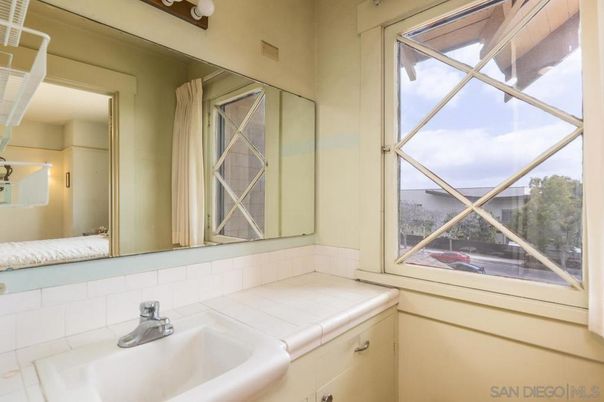 Bathroom, Interior, Tile Countertops