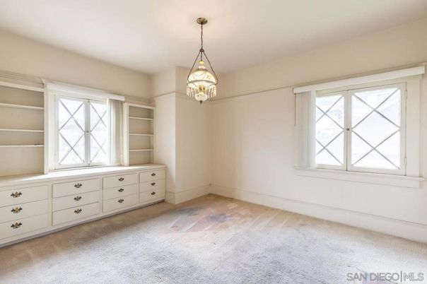 Empty room, Interior, Pendant Lights