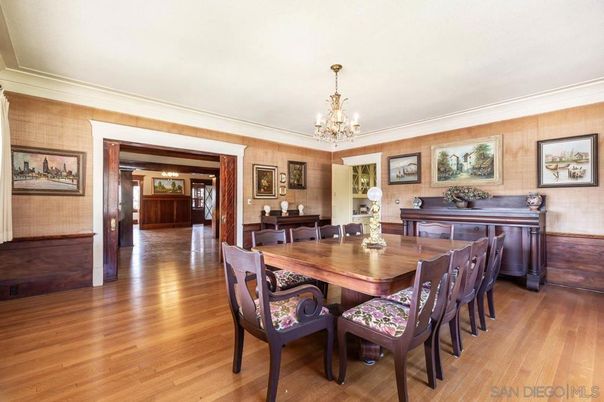 Chandelier, Dining room, Interior, Piano, Wood Texture Flooring