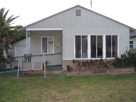Backyard, Exterior, Facade, Modern