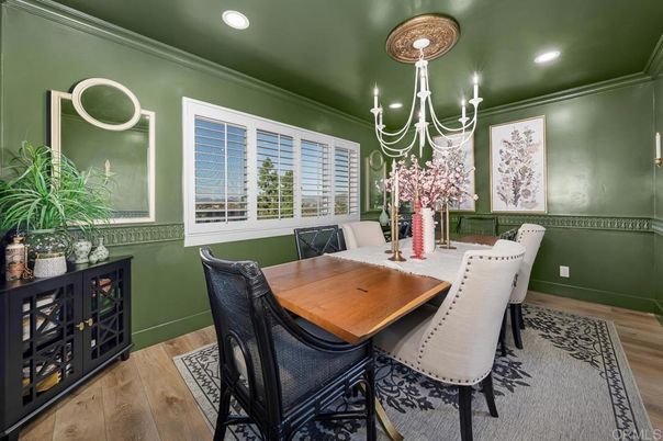 Chandelier, Dining room, Interior, Recessed Lighting, Wood Texture Flooring