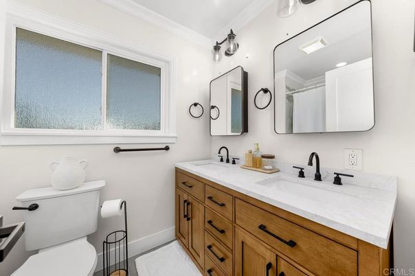 Bathroom, Dual Sink Vanities, Interior