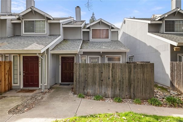 Attached, Exterior, Facade, American Craftsman