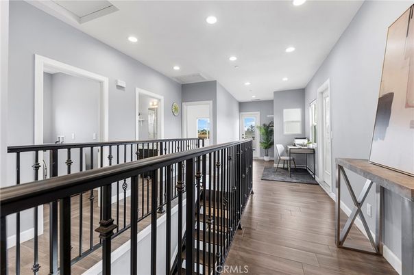 Interior, Recessed Lighting, Wood Texture Flooring
