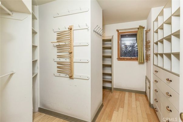 Interior, Walk-in Closets, Wood Texture Flooring
