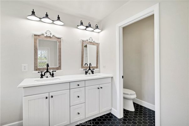 Bathroom, Dual Sink Vanities, Interior