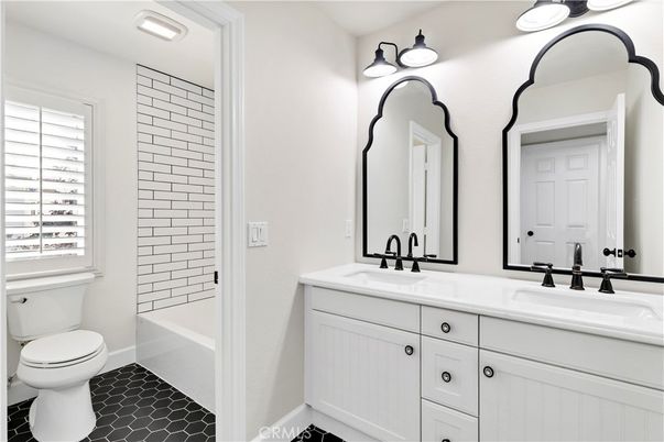 Bathroom, Dual Sink Vanities, Interior, Recessed Lighting