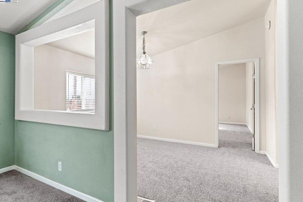 Empty room, Interior, Pendant Lights