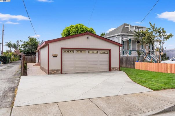 Detached Garage, Exterior