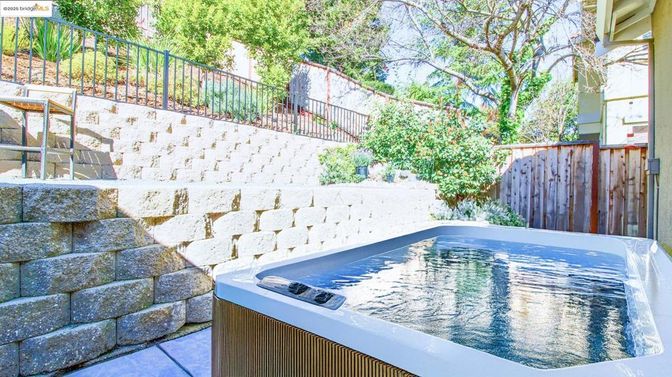 Exterior, Hot Tub, Pool