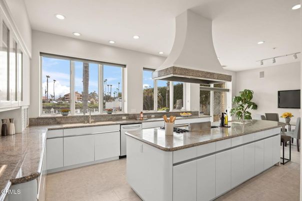 Dining room, Interior, Kitchen, Recessed Lighting, Stainless Steel Appliances