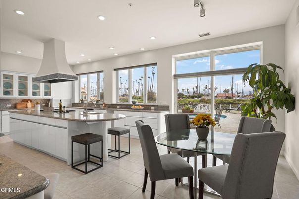 Dining room, Interior, Kitchen, Recessed Lighting