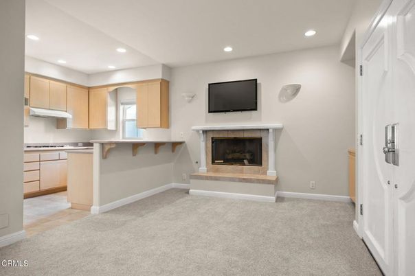 Fireplace, Interior, Kitchen, Recessed Lighting