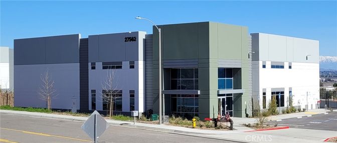 Exterior, Facade, Modern