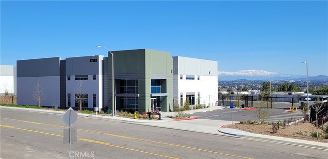 Exterior, Facade, Modern
