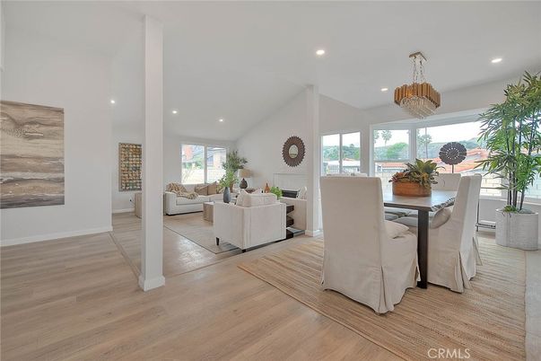 Chandelier, Dining room, Interior, Living room, Recessed Lighting, Wood Texture Flooring
