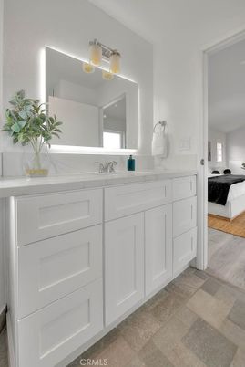 Bathroom, Bedroom, Dual Sink Vanities, Interior