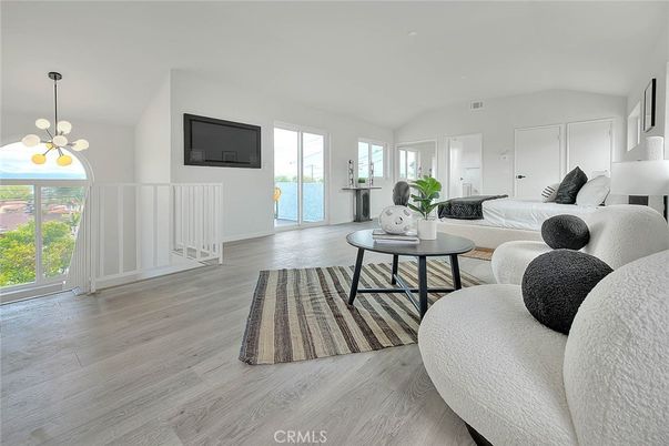 Interior, Living room, Pendant Lights, Water, Wood Texture Flooring