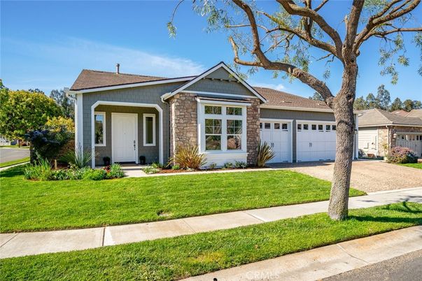 Attached, Exterior, Facade, Ranch