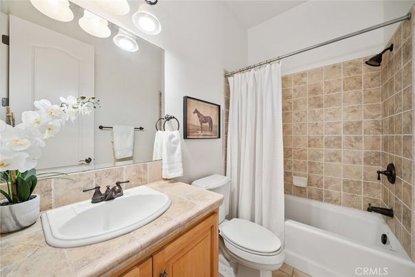 Bathroom, Interior, Tile Countertops