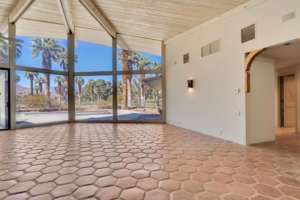 Empty room, Interior, Sun Room, Wooden Ceilings