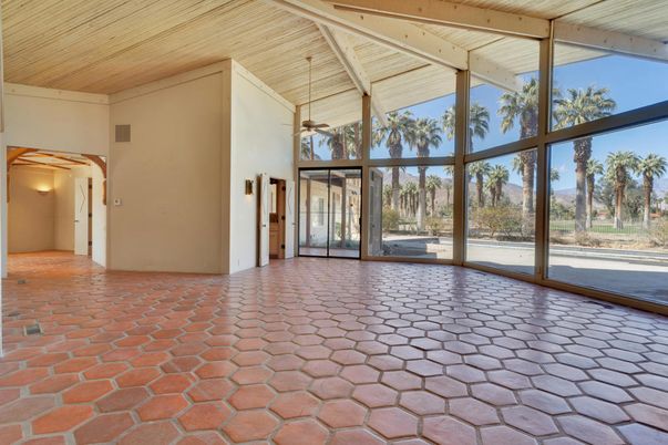 Empty room, Interior, Sun Room, Wooden Ceilings