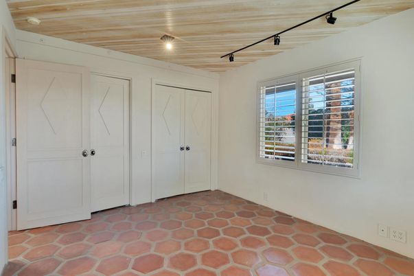Empty room, Interior, Wooden Ceilings