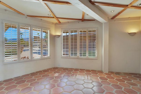 Empty room, Interior, Wooden Beams