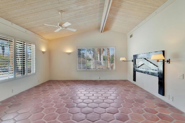 Empty room, Interior, Wooden Ceilings