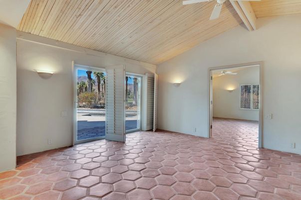 Empty room, Interior, Wooden Ceilings