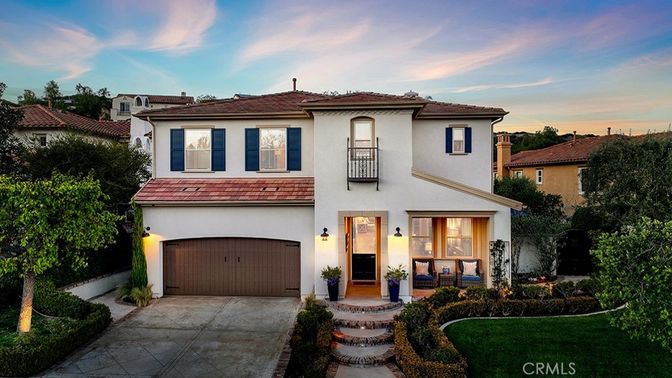 Attached, Exterior, Facade, Mediterranean