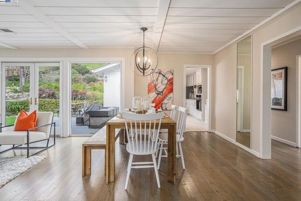 Chandelier, Dining room, Interior, Living room, Pendant Lights, Wood Texture Flooring