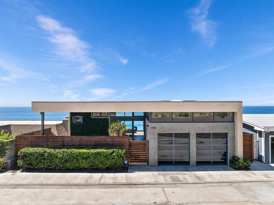 Attached, Exterior, Facade, Water, Modern