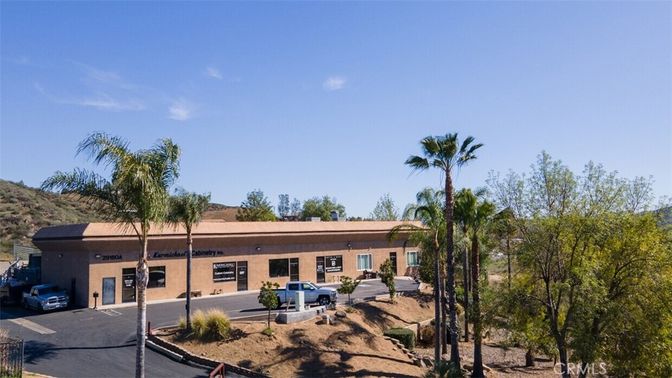 Exterior, Facade, Ranch