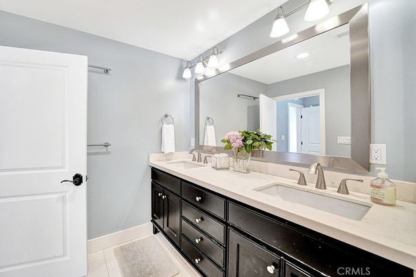 Bathroom, Dual Sink Vanities, Interior, Recessed Lighting