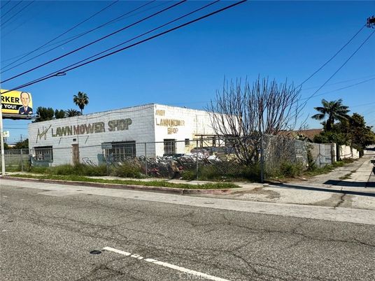 Exterior, Facade, None