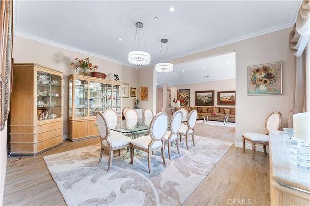 Chandelier, Dining room, Interior, Living room, Recessed Lighting, Wood Texture Flooring