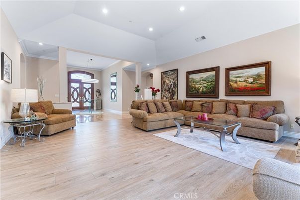 Interior, Living room, Pendant Lights, Recessed Lighting, Wood Texture Flooring