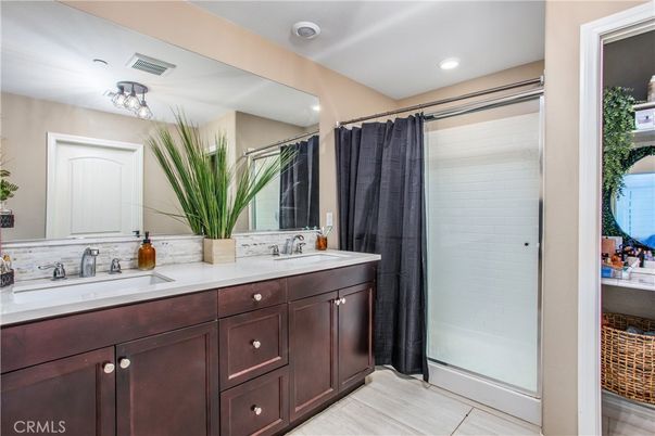 Bathroom, Dual Sink Vanities, Interior, Recessed Lighting