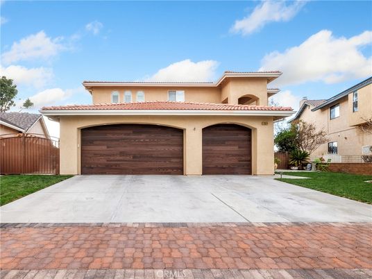 Attached, Exterior, Facade, Mediterranean