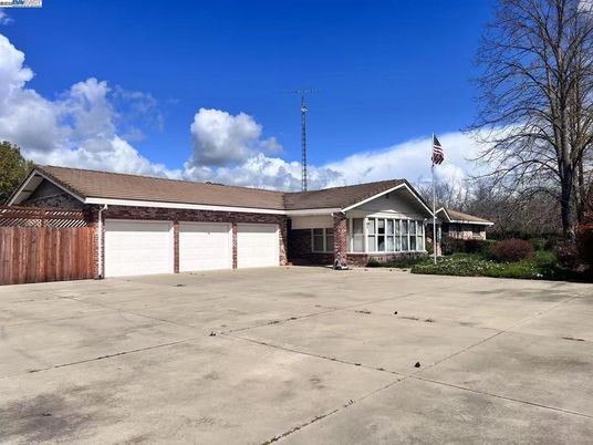 Attached, Exterior, Facade, Brick Facade, Ranch