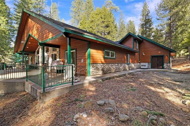 Backyard, Exterior, Facade, Log Home