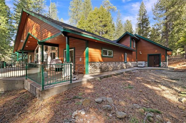 Backyard, Exterior, Facade, Log Home