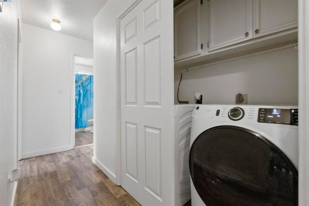 Interior, Utility Closets, Washer, Wood Texture Flooring