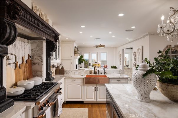 Chandelier, Interior, Kitchen, Marble Walls, Recessed Lighting, Wood Texture Flooring