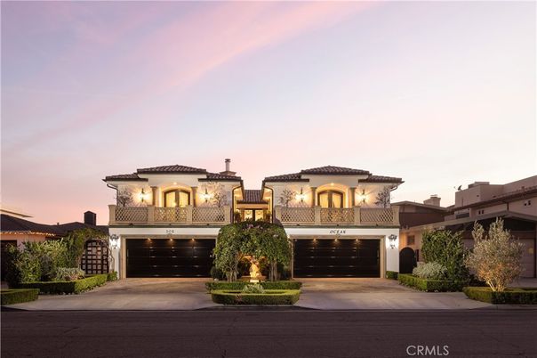 Attached, Exterior, Facade, Mediterranean